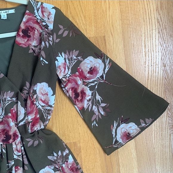 NWOT Francesca’s Fall Mi Ami Womens Olive Green Floral Romper Quarter Sleeve - Picture 2 of 5